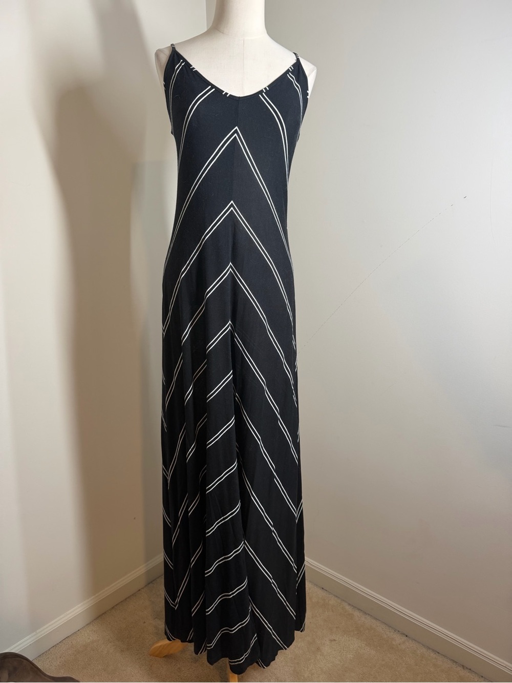 Ann Taylor Women’s Black White-SZ M-Striped Cami Maxi Dress